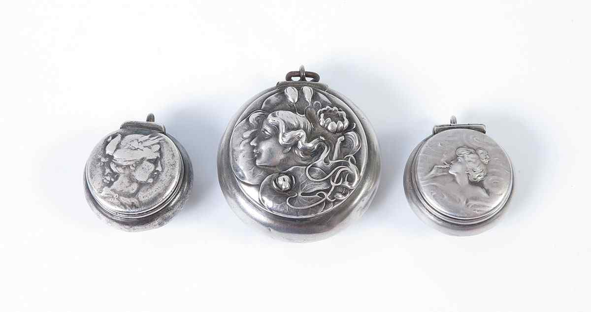 Appraisal: PIECE UNGER BROTHERS STERLING PILL BOXES To include Woman with