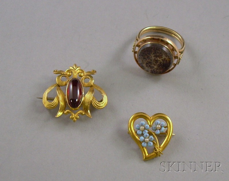 Appraisal: Three Gold Jewelry Items a kt gold and garnet brooch