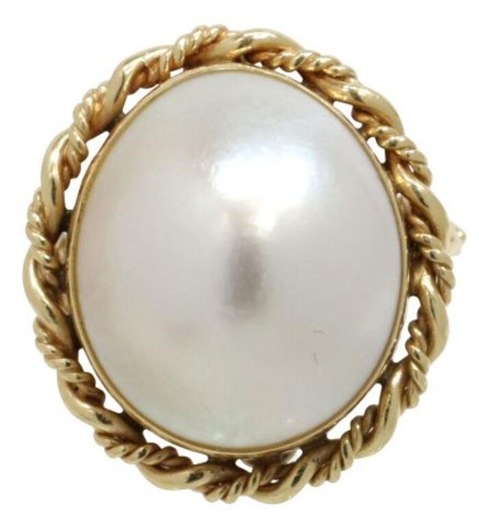 Appraisal: Estate kt yellow gold ring mabe pearl in rope twist