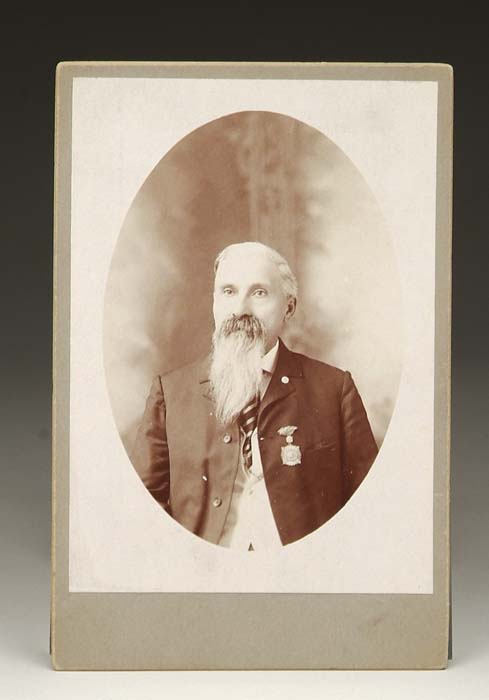 Appraisal: CONFEDERATE CIVIL WAR VETERANS PHOTO Cabinet card sized photograph with