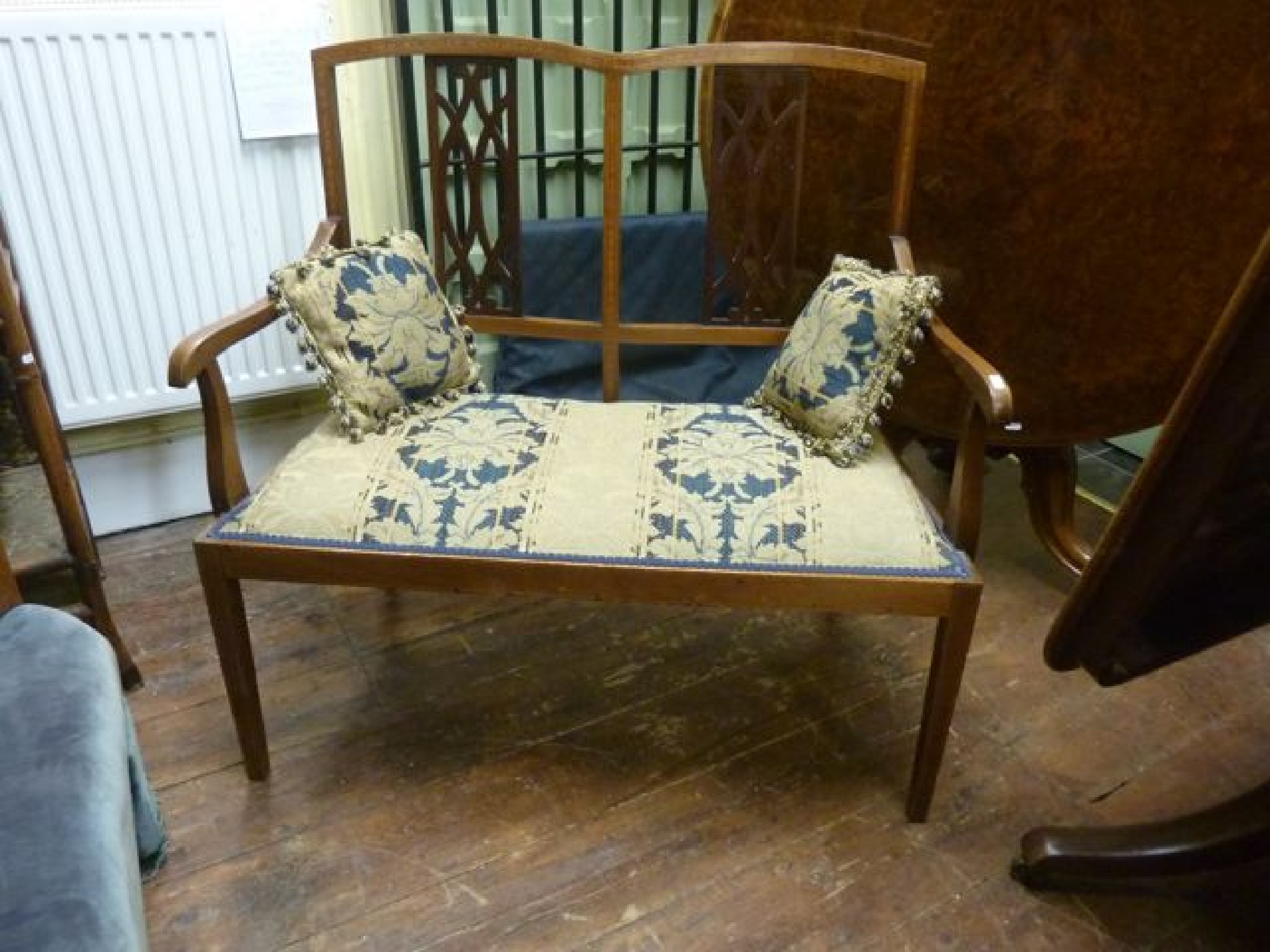 Appraisal: A small Edwardian mahogany parlour room sofa to seat two