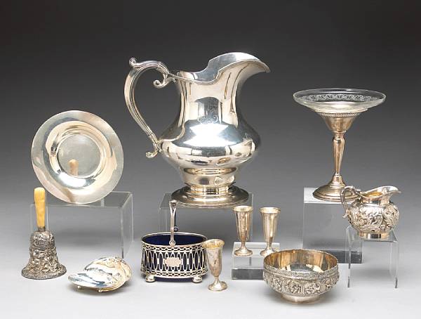 Appraisal: A group of mixed silver and plated items Comprising pints