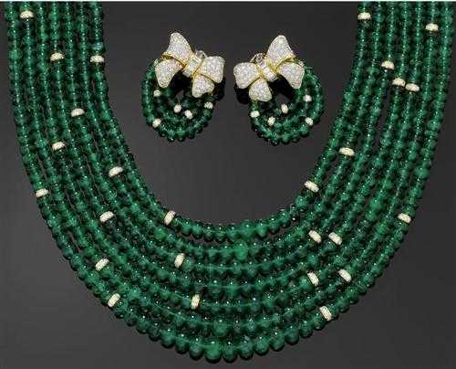 Appraisal: EMERALD AND DIAMOND NECKLACE WITH CLIP EARRINGS Yellow gold Stylish