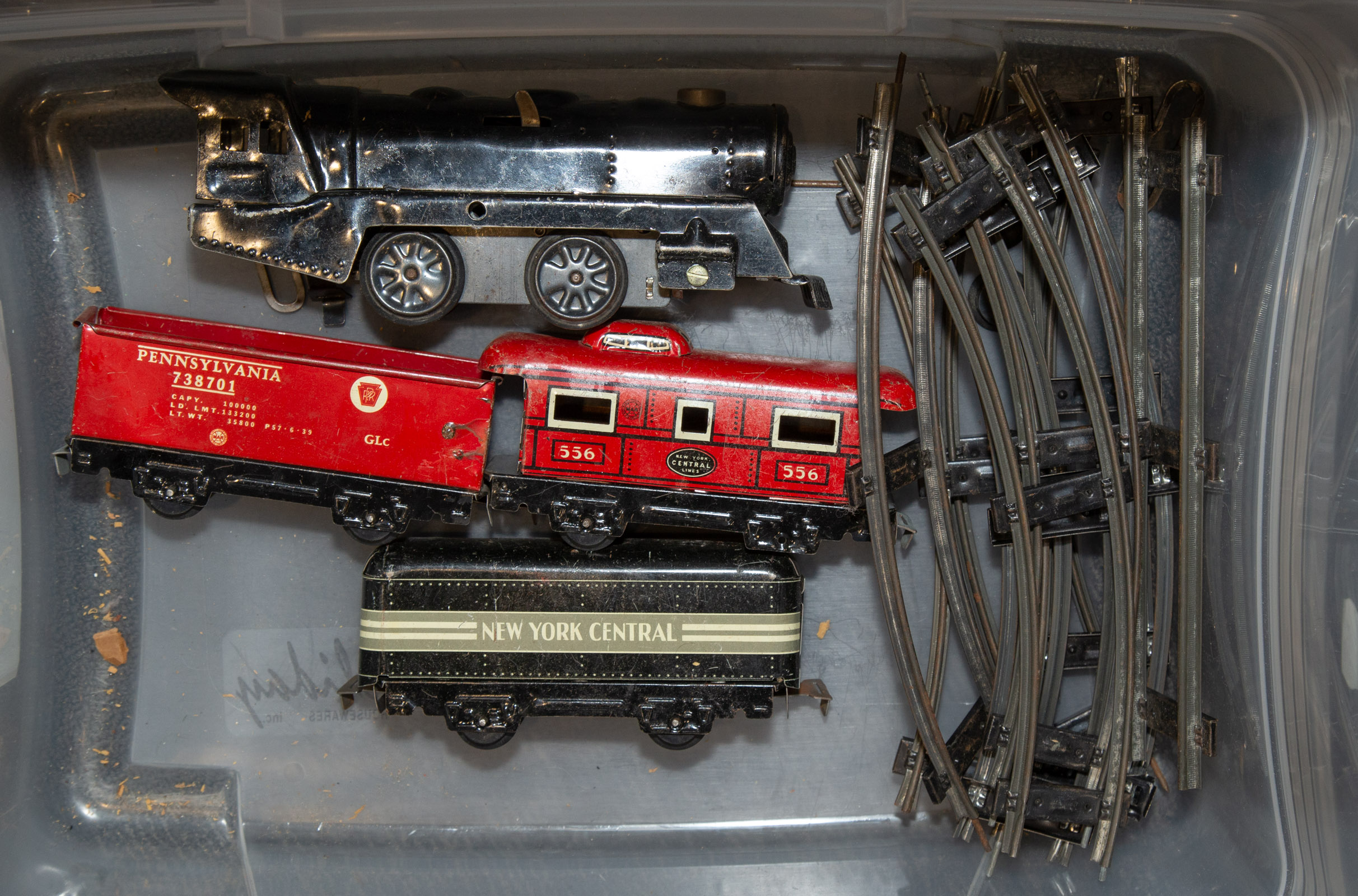 Appraisal: MARX WIND UP TRAIN SET Includes wind up locomotive tender