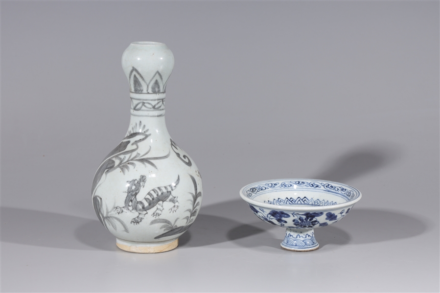 Appraisal: Two Chinese glazed early style ceramics including blue and white