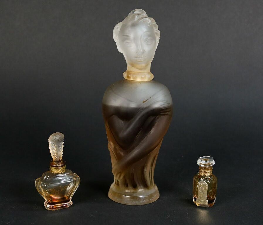 Appraisal: Elizabeth Arden perfume bottles Frosted crystal figural Memoire Cherie bottle