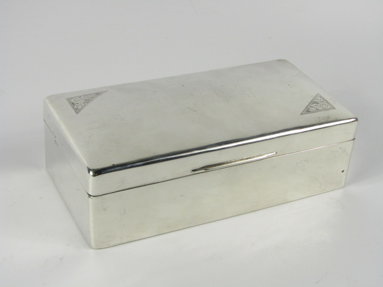 Appraisal: A George V silver cigarette box of plain rectangular cushioned