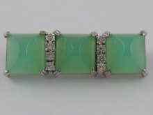 Appraisal: A white metal tests carat gold diamond and chrysoprase brooch