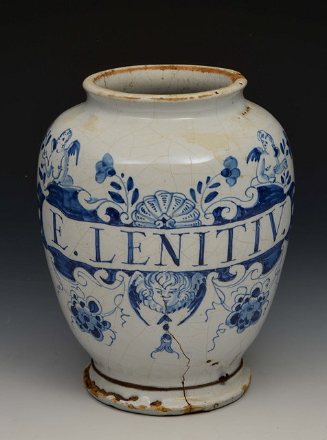 Appraisal: AN TH CENTURY DELFT BLUE AND WHITE DRUG JAR of