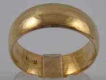 Appraisal: A yellow metal tests carat gold band ring approx mm