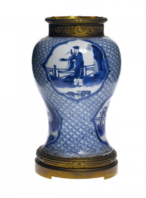 Appraisal: AN EXPORT PORCELAIN JAR painted with figures in barbed reserves