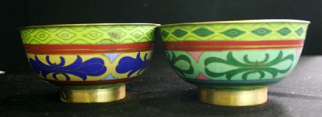 Appraisal: A Pair of Japanese cloisonne bowls decorated with stylised leaf