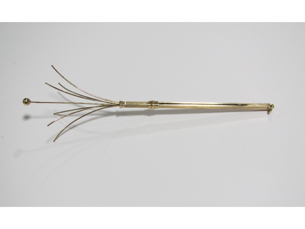 Appraisal: Nine carat gold swizzle stick