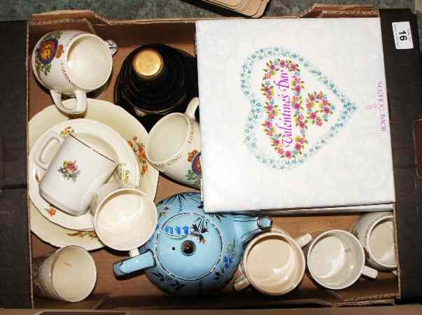 Appraisal: A collection of various pottery to include Royal Doulton Valentines