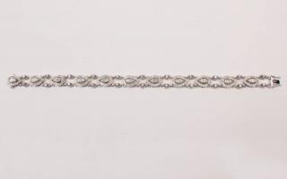 Appraisal: K WHITE GOLD DIAMOND BRACELET HAVING APPROX CTW DIAMONDS