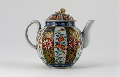 Appraisal: A Worcester-style teapot and cover painted with an imitation of