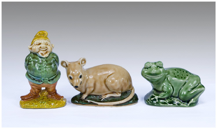 Appraisal: Collection of Wade Figures in total The Smiling Frog Smiling