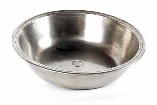 Appraisal: Philadelphia pewter basin ca bearing the touch of Blakeslee Barns