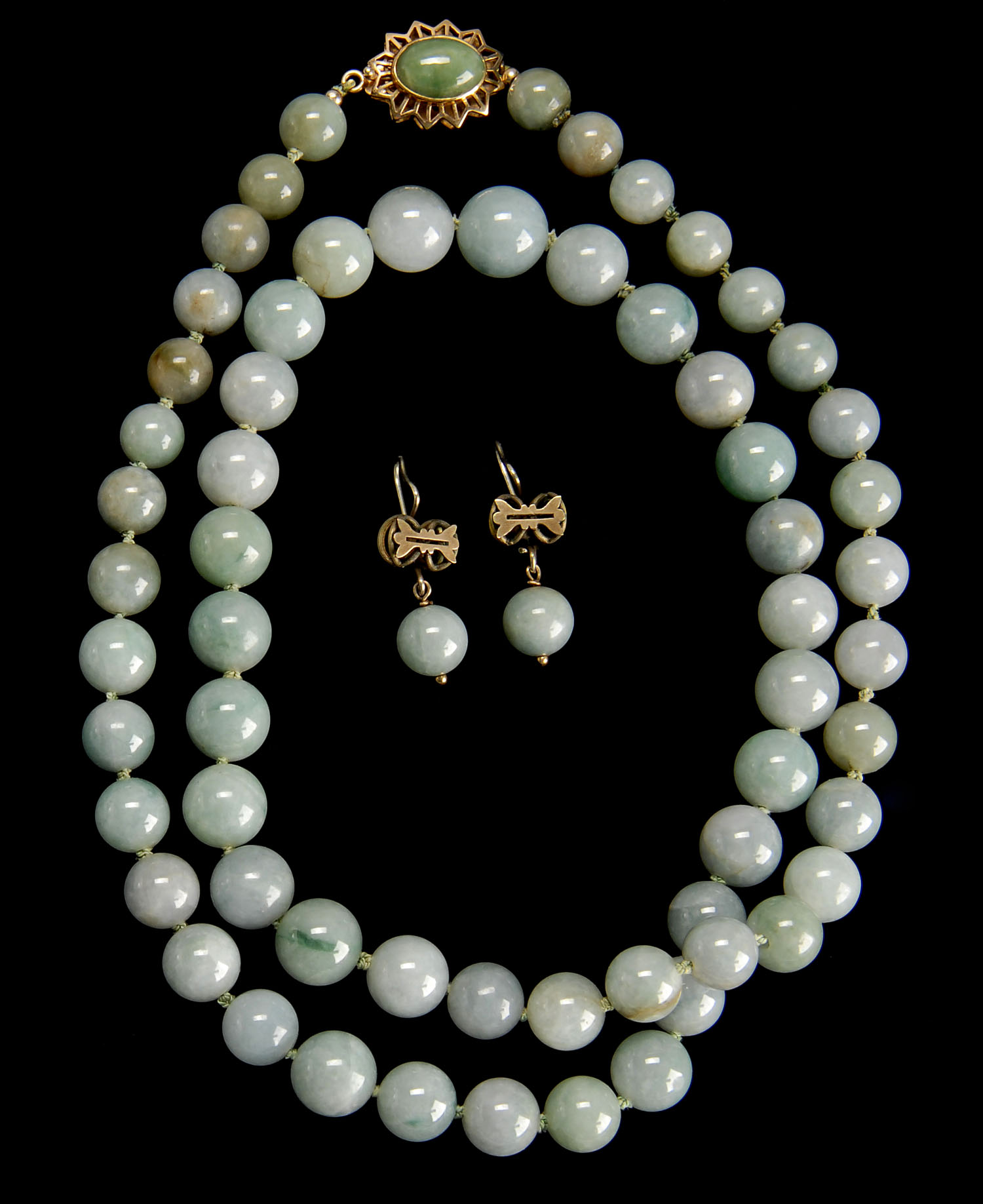 Appraisal: JADE BEAD NECKLACE With a kt gold clasp Length Together