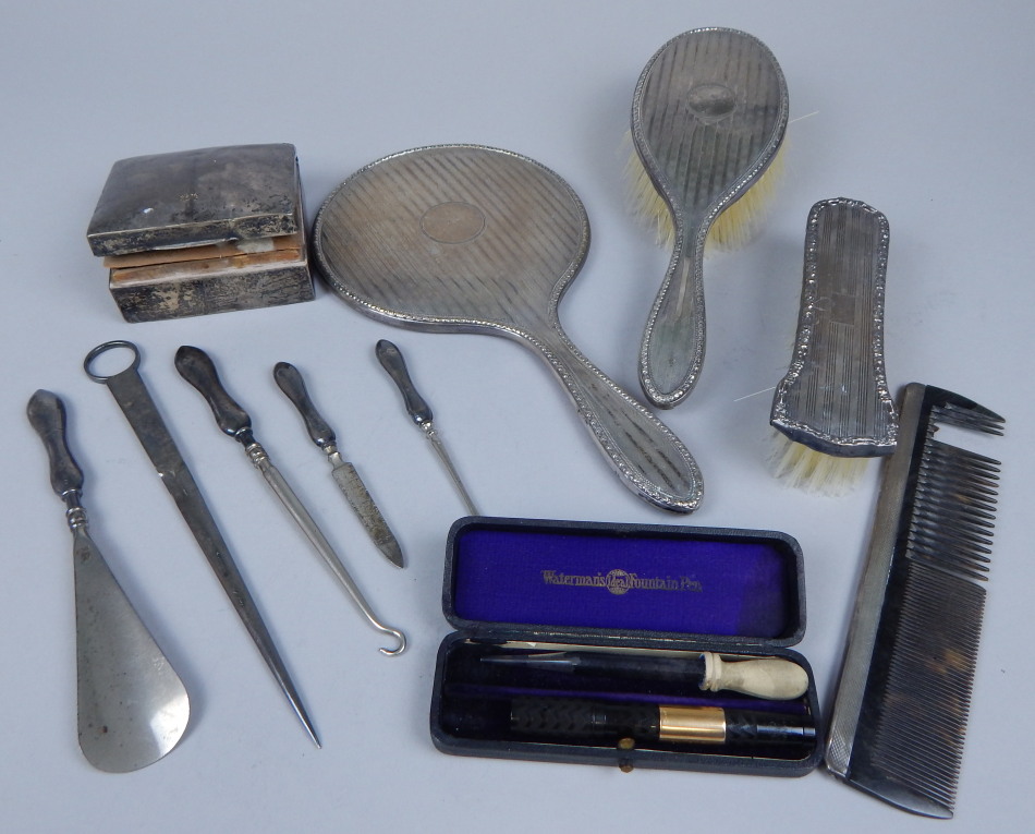 Appraisal: A quantity of small silver etc to include a cigarette