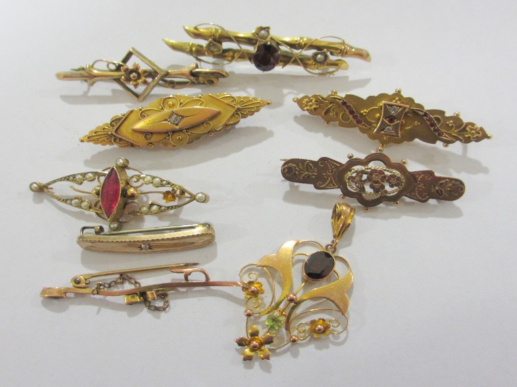 Appraisal: Eight Victorian ct gold bar brooches and a ct gold