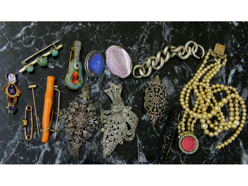 Appraisal: Small selection of assorted brooches two costume glass necklets and