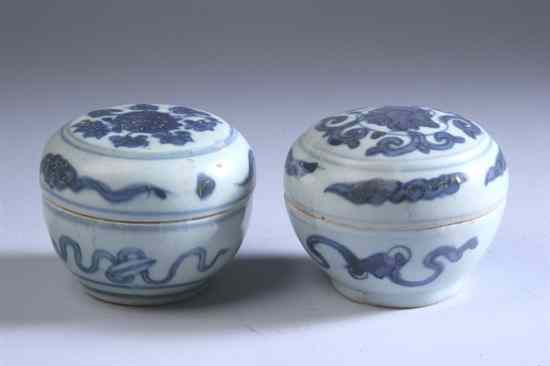 Appraisal: TWO CHINESE BLUE AND WHITE PORCELAIN BOXES Ming dynasty Wanli