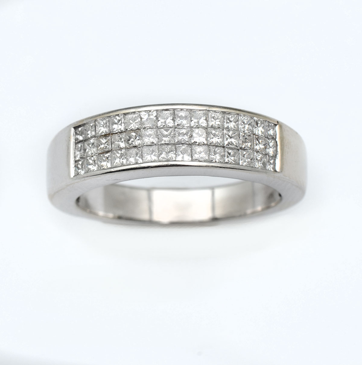 Appraisal: MENS K CTW DIAMOND BAND White gold ring features sleek