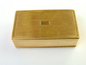 Appraisal: A French gold snuff box and cover th century Of