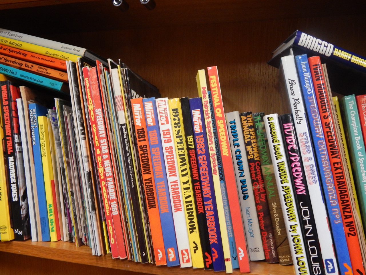 Appraisal: Speedway annuals and yearbooks late 's onwards shelf