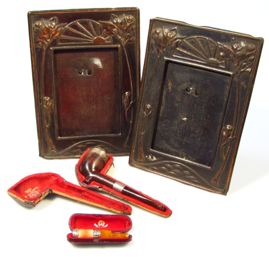 Appraisal: Various bygones and collectables comprising a silver headed cheroot holder