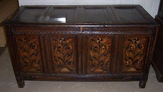 Appraisal: A th Century oak coffer the four panelled top hinged