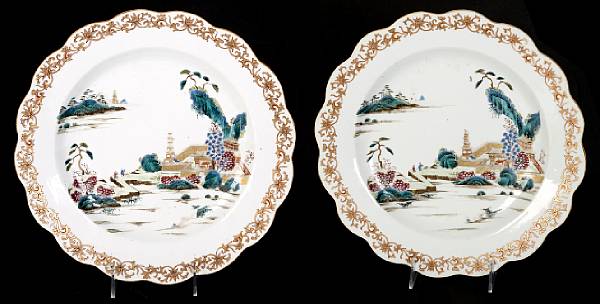 Appraisal: A pair of Chinese Export famille verte porcelain chargers diameter