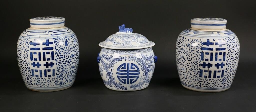 Appraisal: piece blue and white Chinese porcelain lot Jar with foo