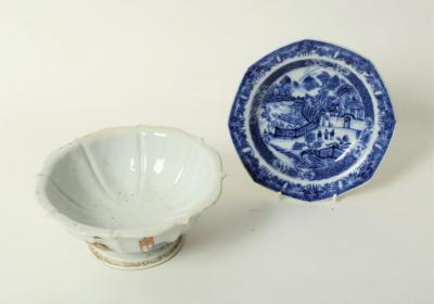 Appraisal: A Chinese famille rose pedestal bowl th Century with enamelled