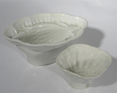 Appraisal: A Shelley Pottery Armadillo jelly mould glazed white and a