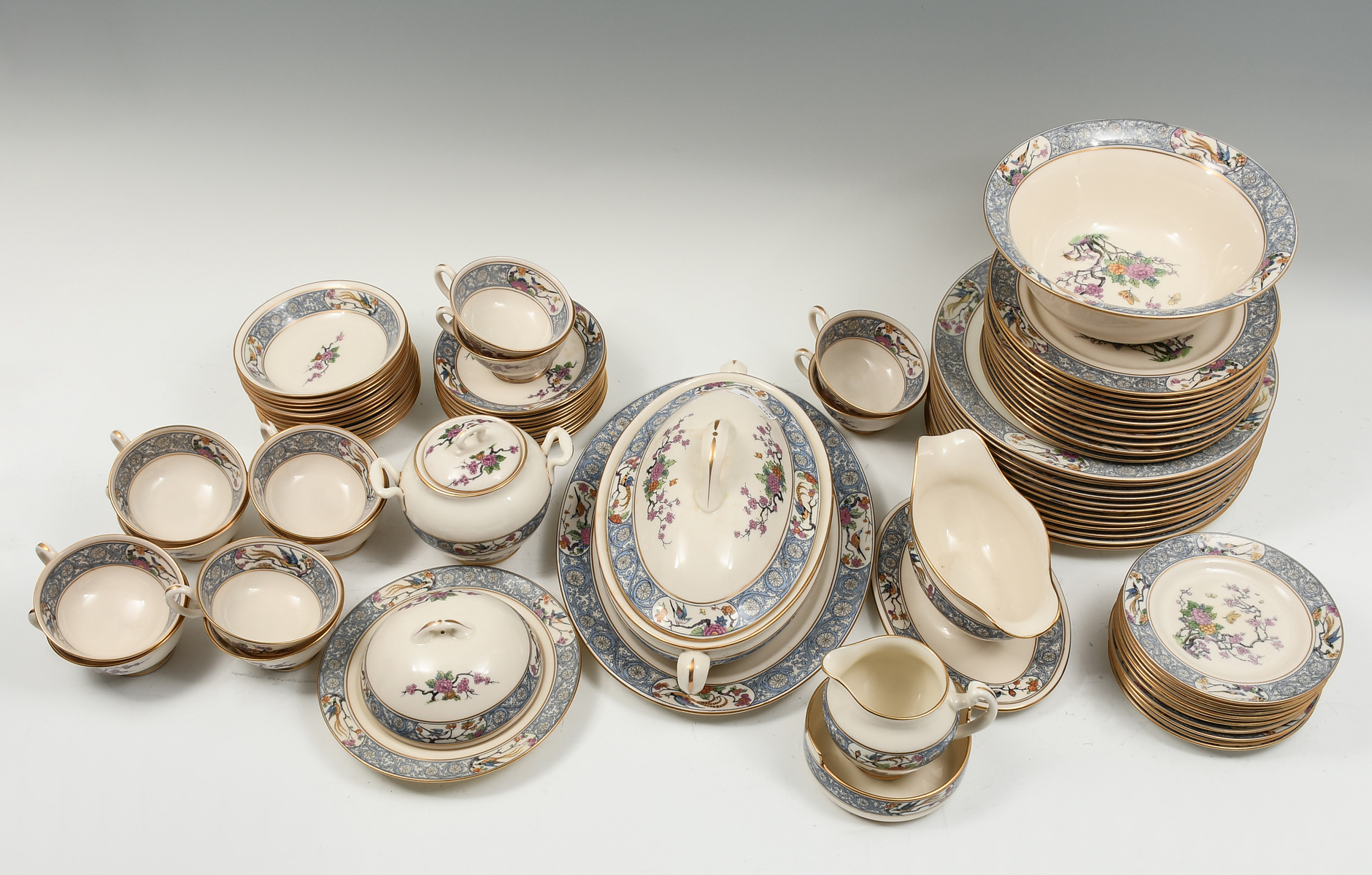 Appraisal: PC LENOX ''MING'' PATTERN CHINA SET Comprising - Dinner plates