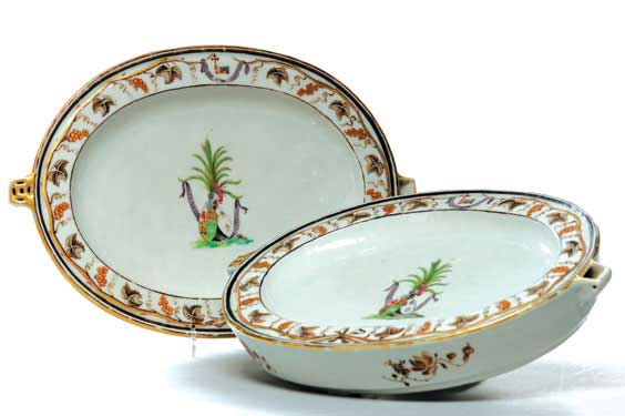 Appraisal: PAIR ARMORIAL CHINESE EXPORT DISHES Important pair of Chinese Export