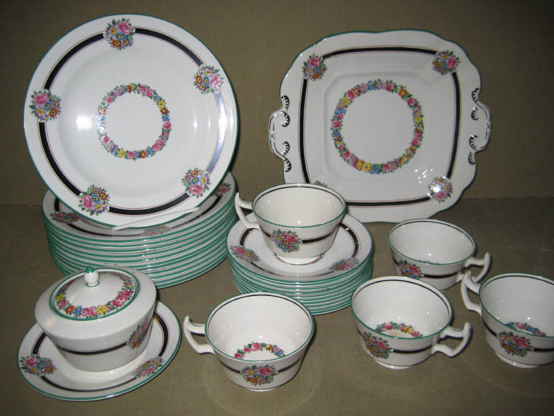 Appraisal: WEDGEWOOD ETURIA ENGLAND Thirty-nine piece Pearlware dessert service pattern A