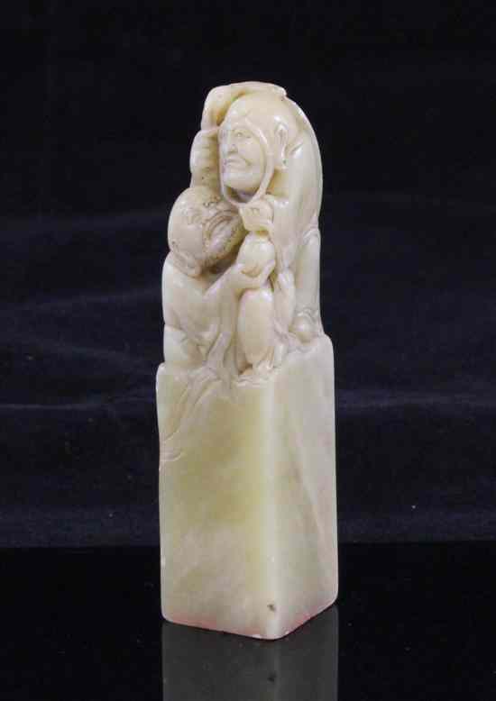 Appraisal: A Chinese cream and pale green soapstone seal the top