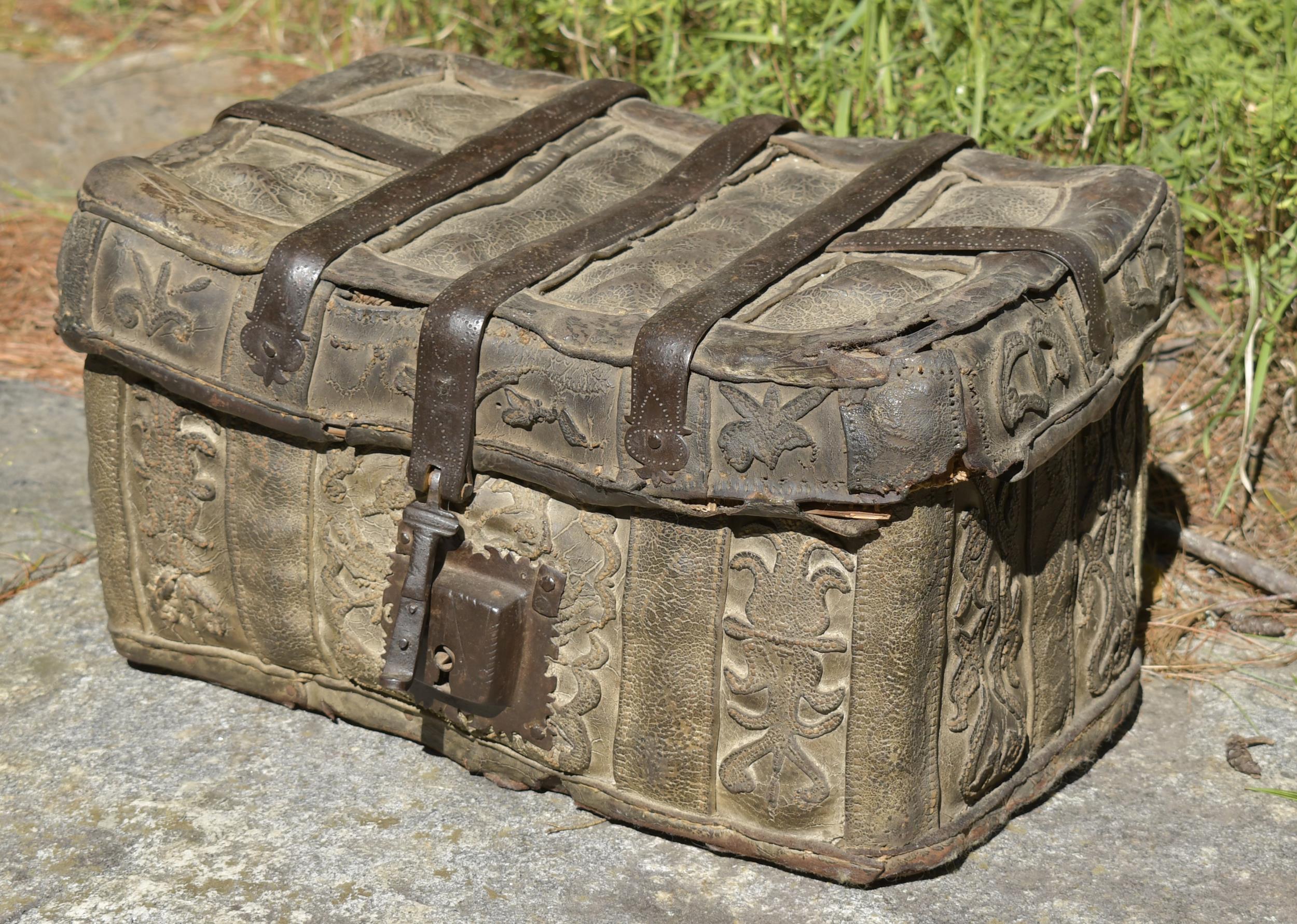 Appraisal: TH TH C IRON BOUND LEATHER BOX An hinged lift