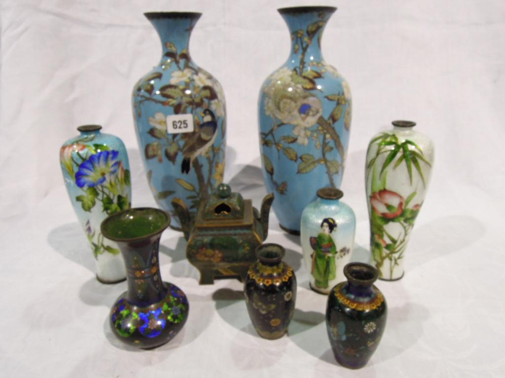 Appraisal: A good selection of Chinese cloisonne including a pair of