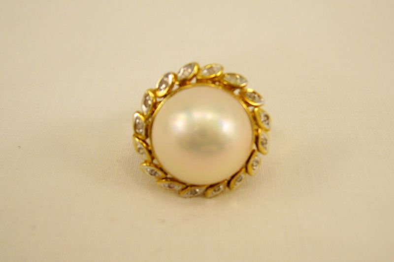 Appraisal: kt Mabe Diamond Ring Pearl surrounded by sixteen small round