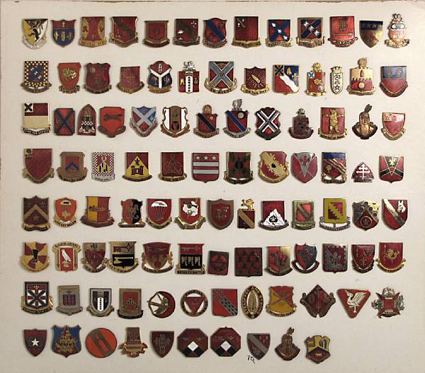 Appraisal: A group of Distinctive Unit Insignia Comprising vintage pinback and