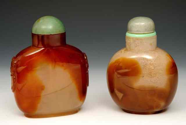 Appraisal: TWO CHINESE MOTTLE CHALCEDONY SNUFF BOTTLES th Century