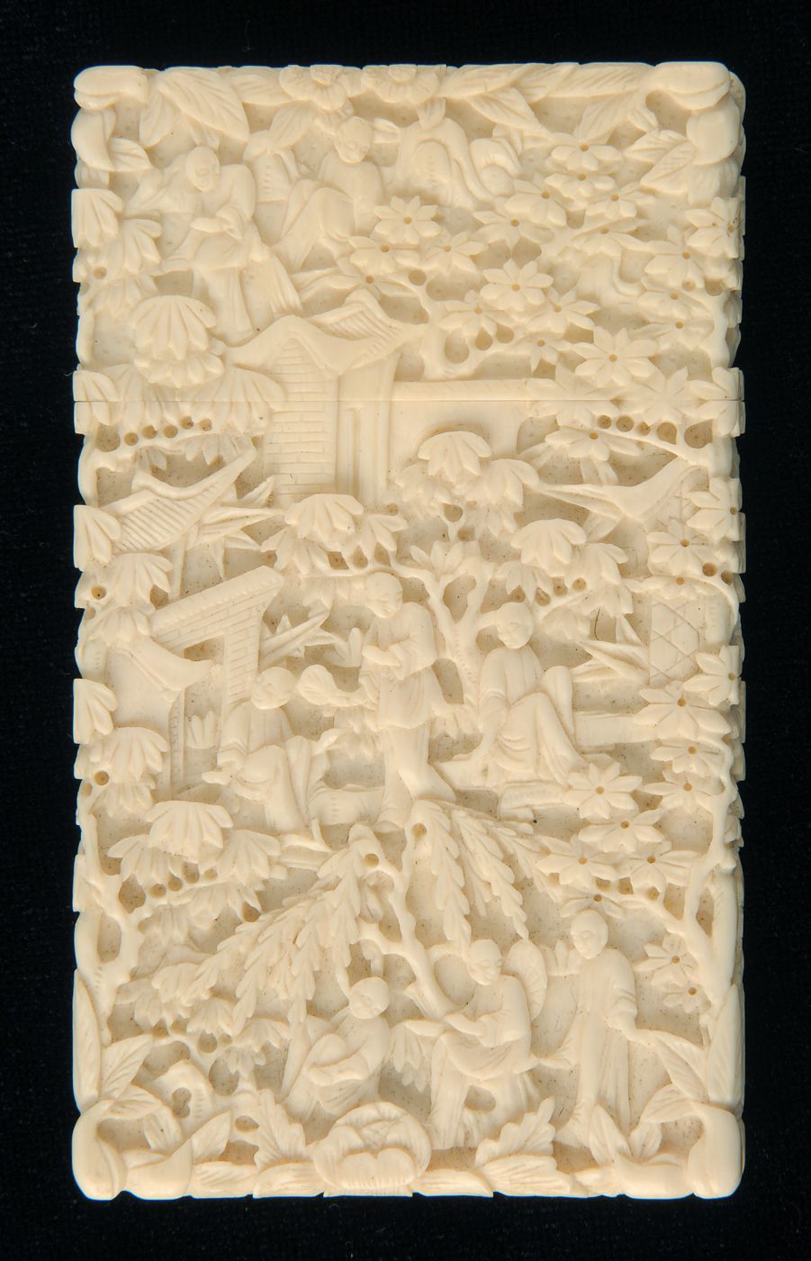 Appraisal: CHINESE EXPORT IVORY CARD CASE Mid- th CenturyWith an intricate