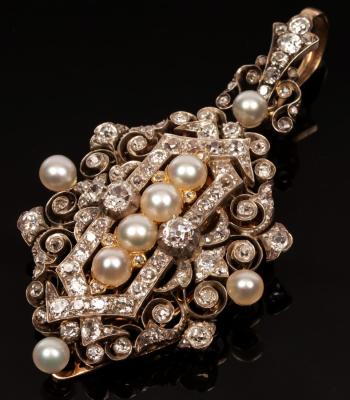 Appraisal: A Victorian diamond and pearl pendant clip the central vertical