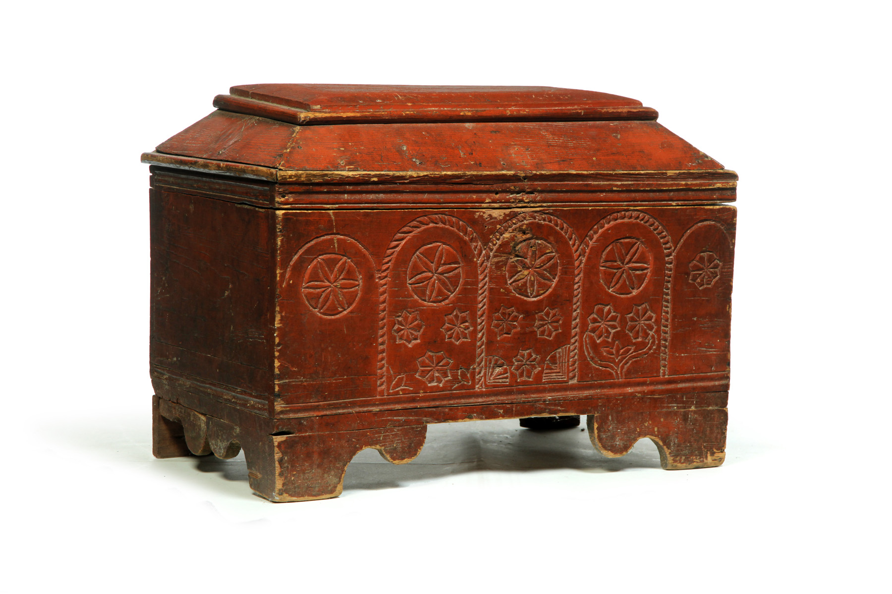 Appraisal: CARVED NORTHERN EUROPEAN TRUNK Late th century pine Sarcophagus top