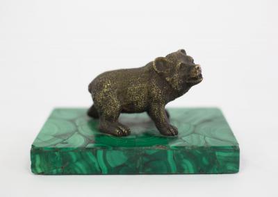 Appraisal: A bronze figure of a bear on a malachite plinth