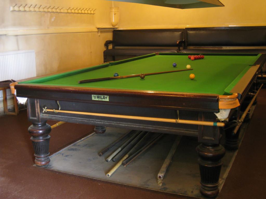 Appraisal: A full size Snooker Table on large baluster turned supports